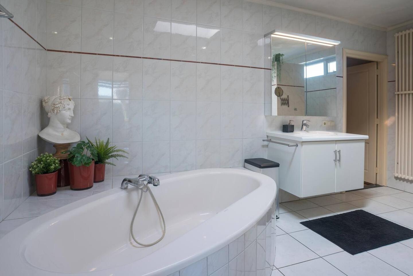 Xxl House With Free Parking & 3 Bedrooms Tilburg Esterno foto